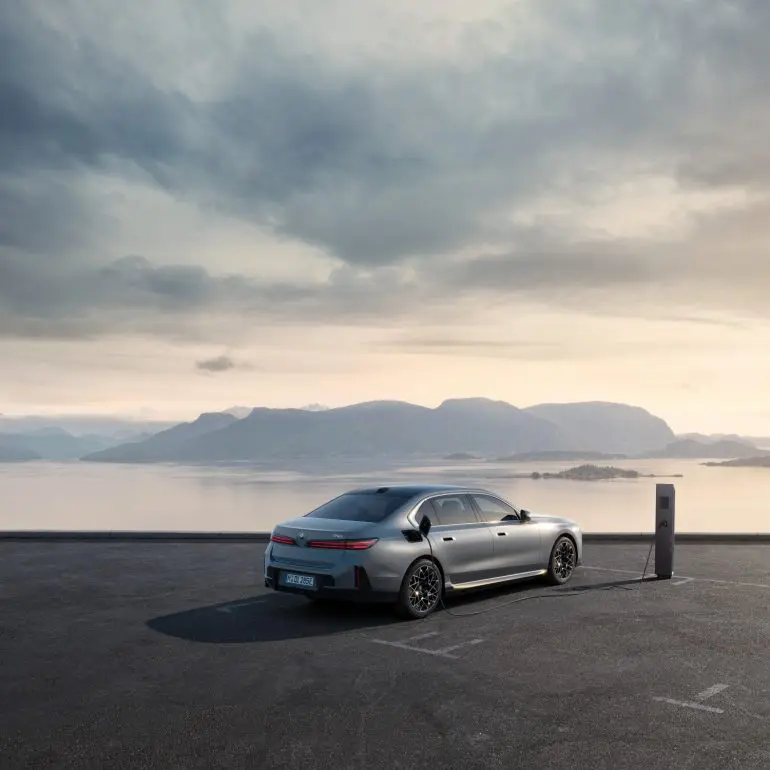 BMW i7