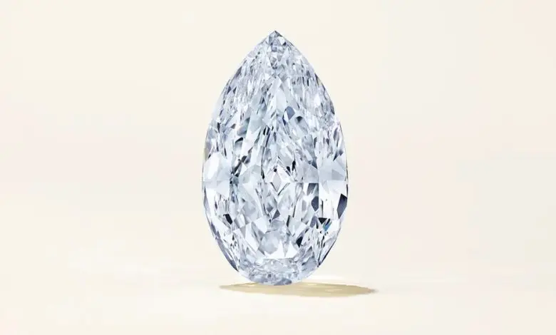 Christie’s scoate la licitație diamantul albastru Azure Blue de 31,62 carate