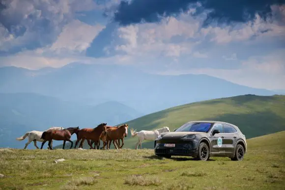 Porsche Alpine Experience – O aventură cu noul Cayenne Electric în Munții Șureanu