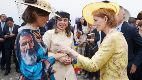 Creațiile Anne Marie D’Ange, admirate de Principesa Margareta a României la Royal Garden Party de Ziua Regală