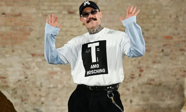 Designerul Adrián Appiolaza pleacă din funcția de director de creație al brandului Moschino