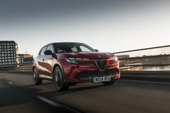 Alfa Romeo Junior Electrica – Test drive despre eleganța italiană în mișcare