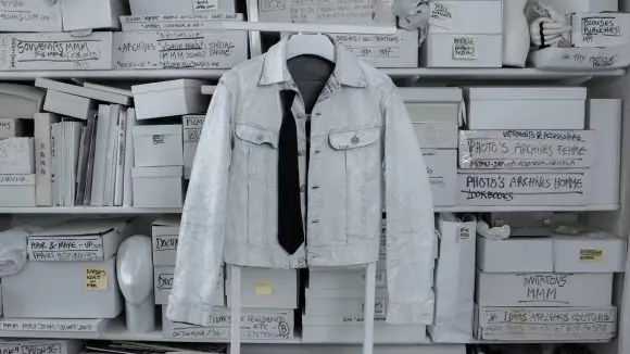 Martin Margiela își scoate la licitație arhiva personală
