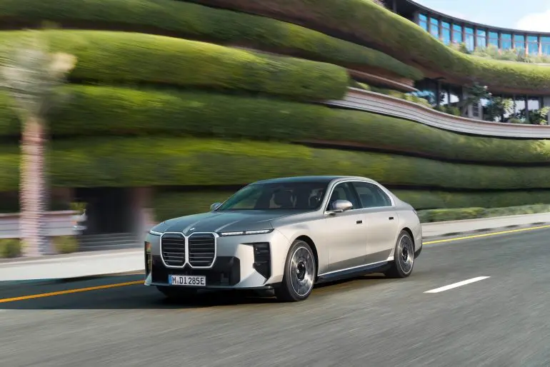 BMW i7