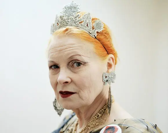 Expoziția „Vivienne Westwood & Jewellery” ajunge în Europa