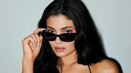 Kylie Jenner își face debutul în tehnologia purtabilă cu noii ochelari inteligenți Meta