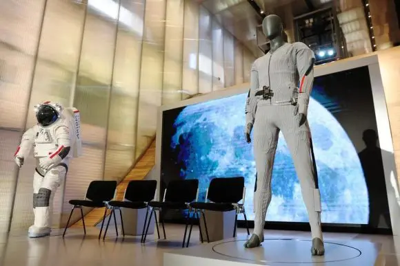 Prada a prezentat noile costume ale astronauților de la NASA