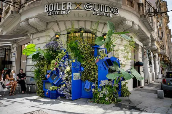 UNDErGrowth: instalația-manifest prin care ENVIRON aduce natura, tehnologia și reciclarea în centrul Bucureștiului