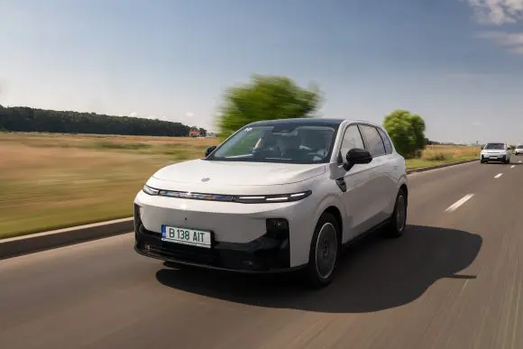 Noul Leapmotor B10 Hybrid EV a ajuns în România