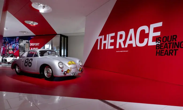 Porsche aduce un omagiu istoriei motorsportului cu o expoziție specială