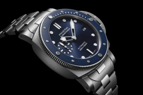 Panerai Submersible PAM01756 debutează cu o versiune fără dată și cu brățară din oțel