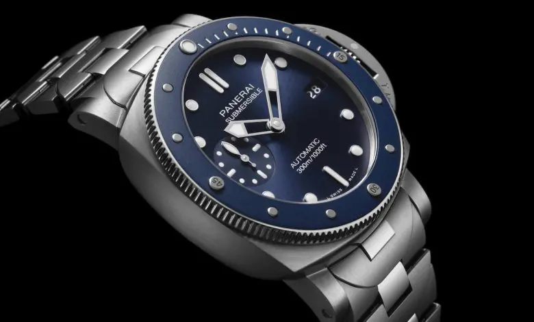 Panerai Submersible PAM01756 propune o versiune fără dată și cu brățară din oțel