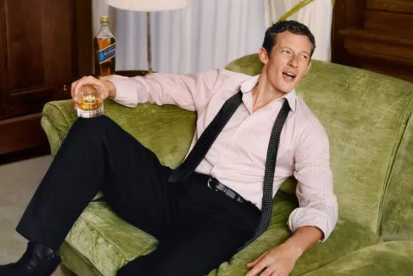 Callum Turner este numit ambasador global de imagine pentru Johnnie Walker Blue Label