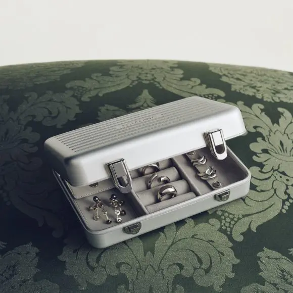 RIMOWA a creat o casetă pentru bijuterii