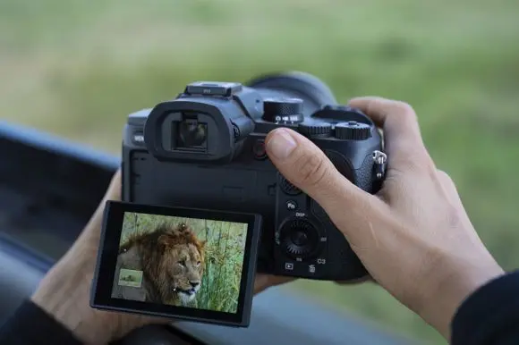 Sony lansează a cincea generație a camerei RX10 cu superzoom, ideală pentru orice tip de fotografie
