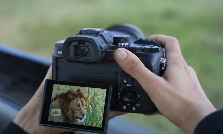Sony lansează a cincea generație a camerei RX10 cu superzoom, ideală pentru orice tip de fotografie