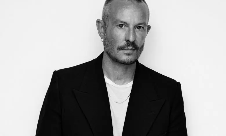 Designerul Jonathan Saunders a fost numit director de creație al brandului Kate Spade