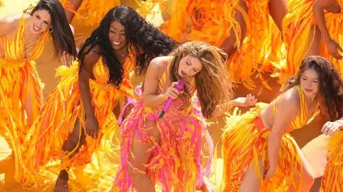 Ținutele starurilor la halftime show-ul Cupei Mondiale FIFA 2026
