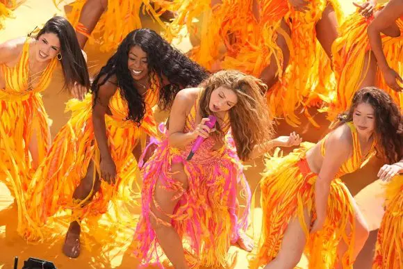 Ținutele starurilor la halftime show-ul Cupei Mondiale FIFA 2026