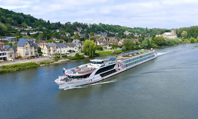 VIVA Cruises a inaugurat primul său hotel plutitor pe Sena
