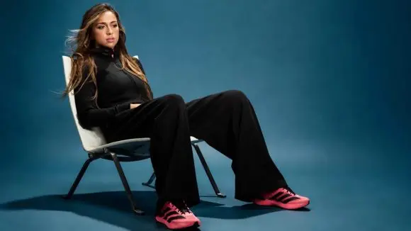 Tate McRae este imaginea campaniei noului model adidas Climacool