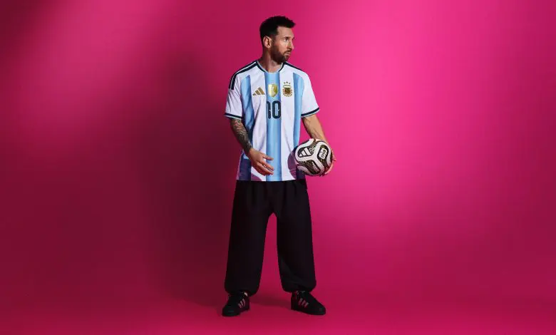 Brandul adidas a creat designul pentru „TRIONDA FINAL”, mingea oficială pentru semifinale, meciul pentru locul 3 și finala World Cup 26