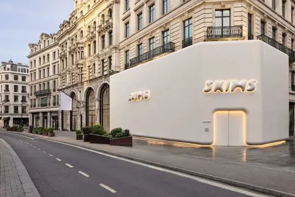 SKIMS deschide primul său flagship la Londra