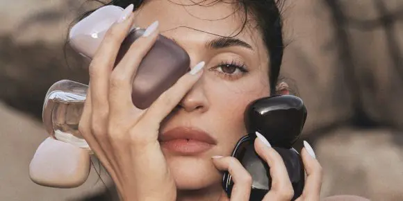 Kylie Jenner lansează un trio de parfumuri