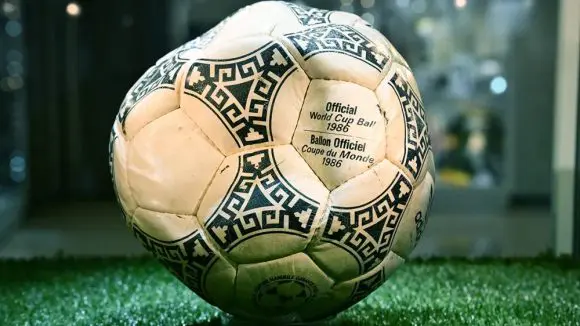 Mingea lui Maradona de la Cupa Mondială s-a vândut cu 3,35 milioane de dolari