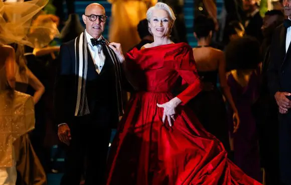 O serie de haine și accesorii din filmul „The Devil Wears Prada 2” vor fi scoase la licitație