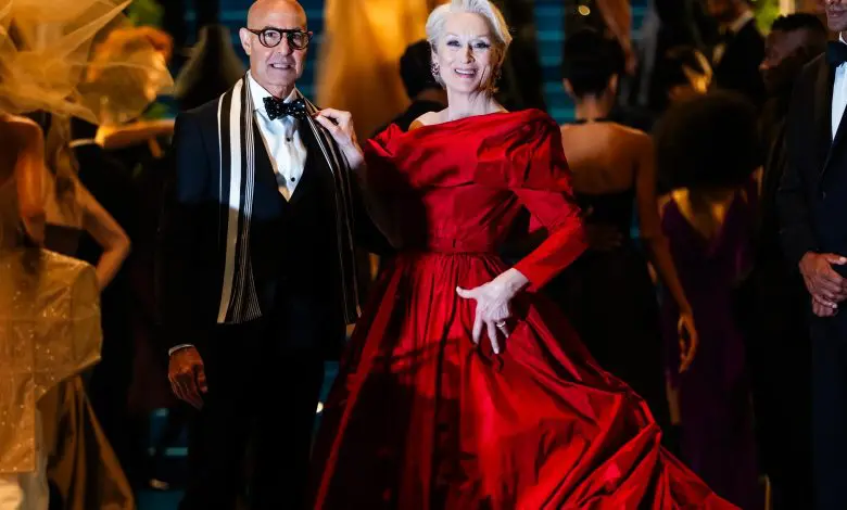 O serie de haine și accesorii din filmul „The Devil Wears Prada 2” vor fi scoase la licitație