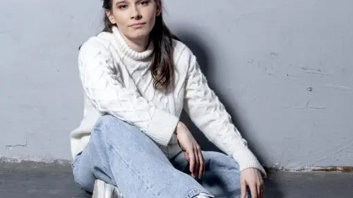 Kira Hagi: „Emoția are nevoie de timp, de liniște și de prezență reală ca să fie înțeleasă cu adevărat”