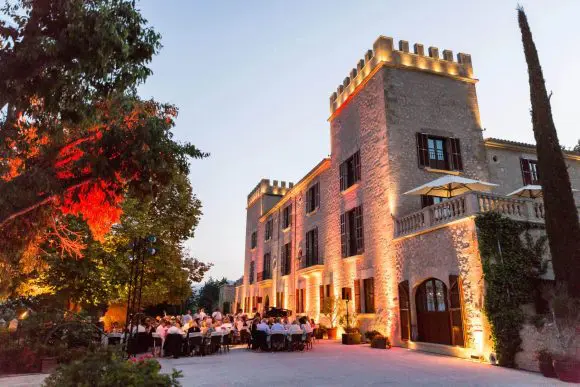 Cele mai exclusiviste experiențe gastronomice în castelele din Europa