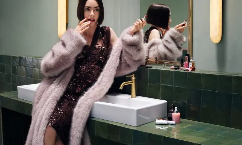Lily Collins transformă dilemele de stil în comedie cinematografică în noua campanie Zalando