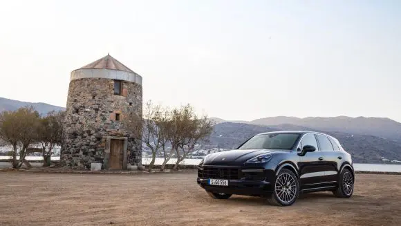 Test Drive Porsche Cayenne Base versus Porsche Cayenne E-Hybrid Coupé