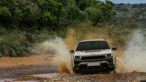 Noul Jeep Compass 4xe complet electric, cu o putere de 375 CP, este acum disponibil pentru comenzi în întreaga Europă