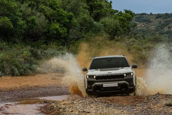 Noul Jeep Compass 4xe complet electric, cu o putere de 375 CP, este acum disponibil pentru comenzi în întreaga Europă