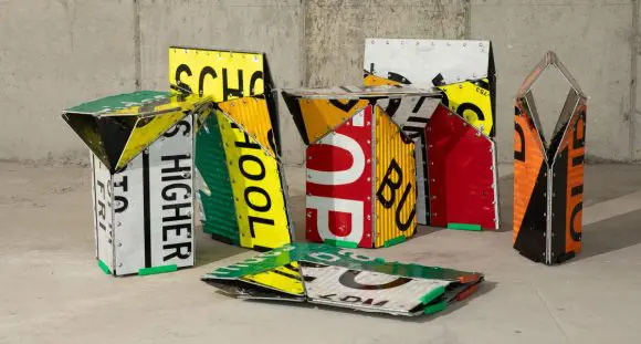 Heron Preston transformă indicatoarele rutiere din New York în piese de mobilier