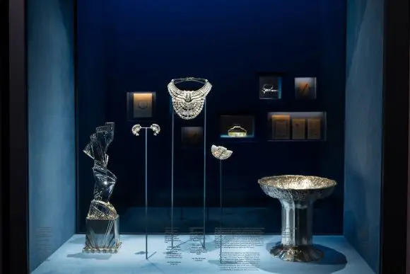 Un colier cu diamante Van Cleef & Arpels în valoare de 4 milioane de euro a fost furat dintr-un muzeu din Viena