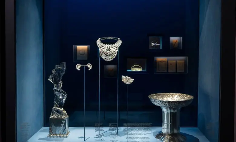 Un colier cu diamante Van Cleef & Arpels în valoare de 4 milioane de euro a fost furat dintr-un muzeu din Viena
