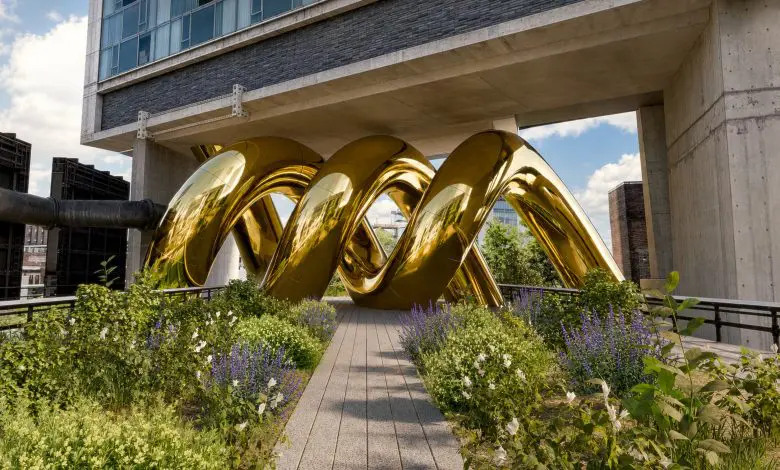 Bvlgari aduce Serpenti Infinito la New York printr-o instalație monumentală