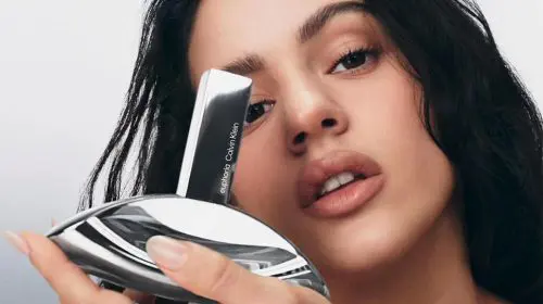 Rosalía revine ca ambasador global Calvin Klein pentru lansarea Euphoria Signature Elixir