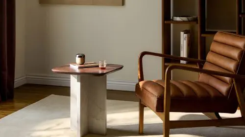 Tendințe în amenajarea de interior: minimalism în tonuri calde