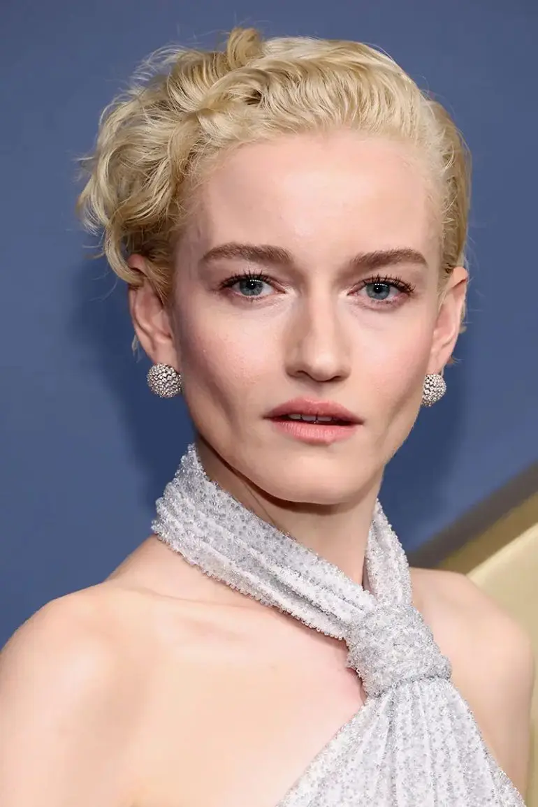 Julia Garner