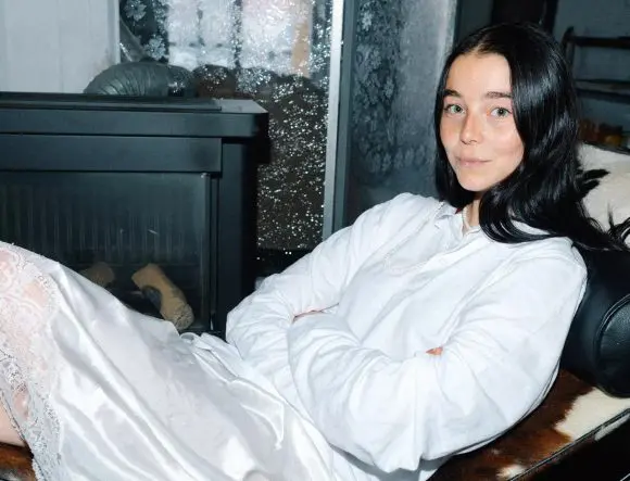 Julie Kegels este câștigătoarea prestigiosului LVMH Prize 2026, acordat tinerelor talente din modă