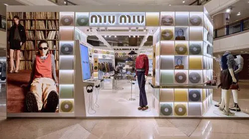 Miu Miu deschide magazine pop-up „Vinyl Club” în Asia și la Paris