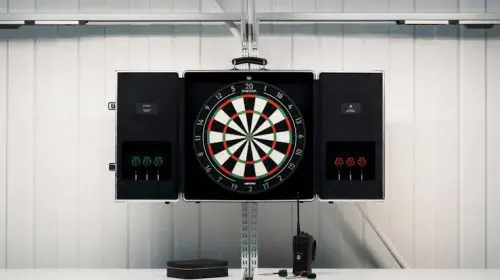 RIMOWA lansează Dartboard Case în valoare de 5.500 de dolari