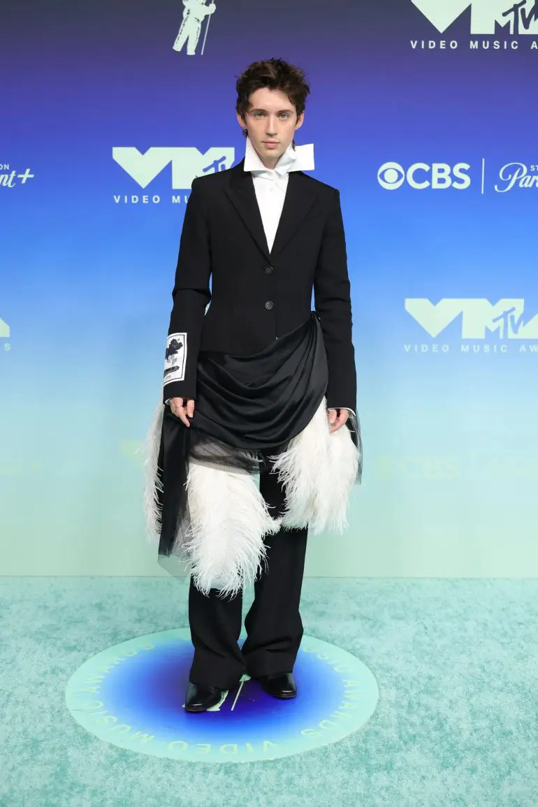 Troye Sivan in Erdem