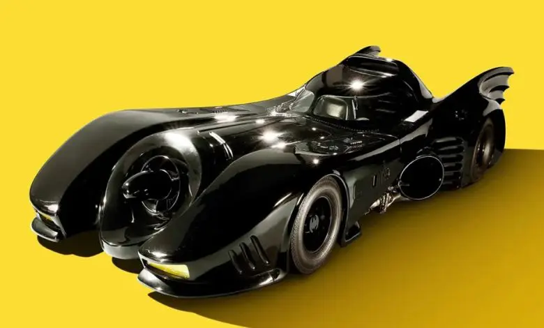 Batmobilul din Batman Returns va fi scos la licitație