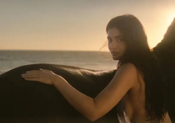 Kylie Jenner este starul celei mai noi campanii Stella McCartney